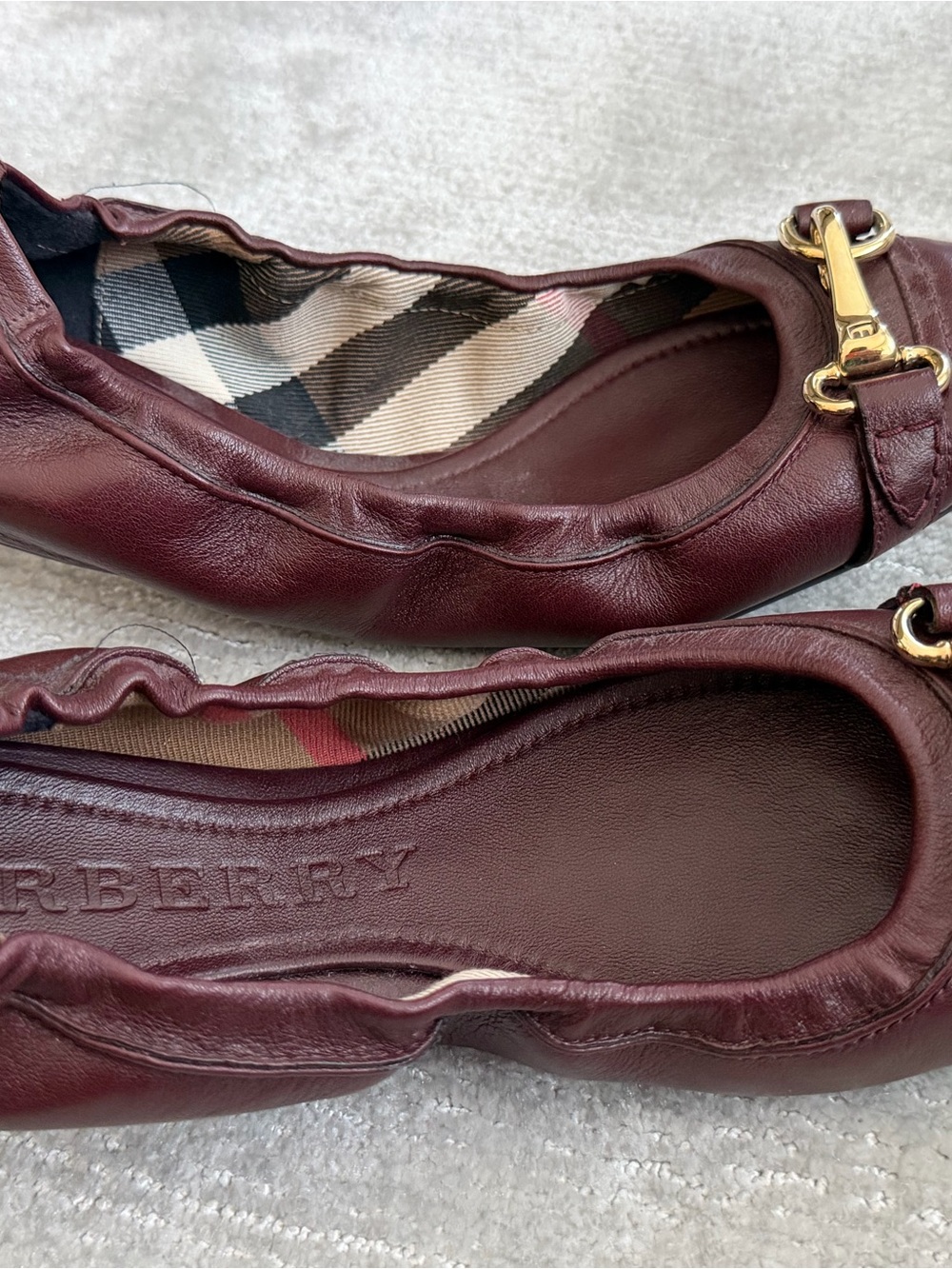 Burberry Women’s Wine Leather Ballet Flats with Gold Horsebit - Picture 3 of 3
